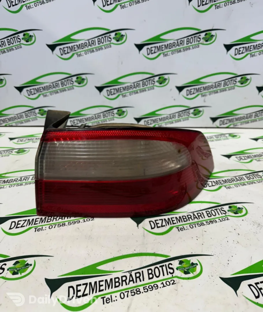 Lampa stop dreapta pe aripa Renault Laguna 2 [2001 - 2005] Grandtour wagon 1.6 MT (110 hp)