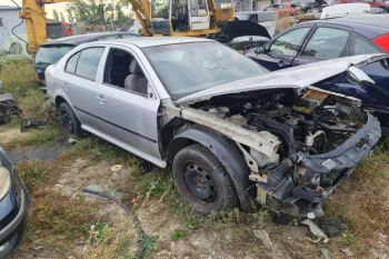 Far stanga 1U1 941 015K Skoda Octavia