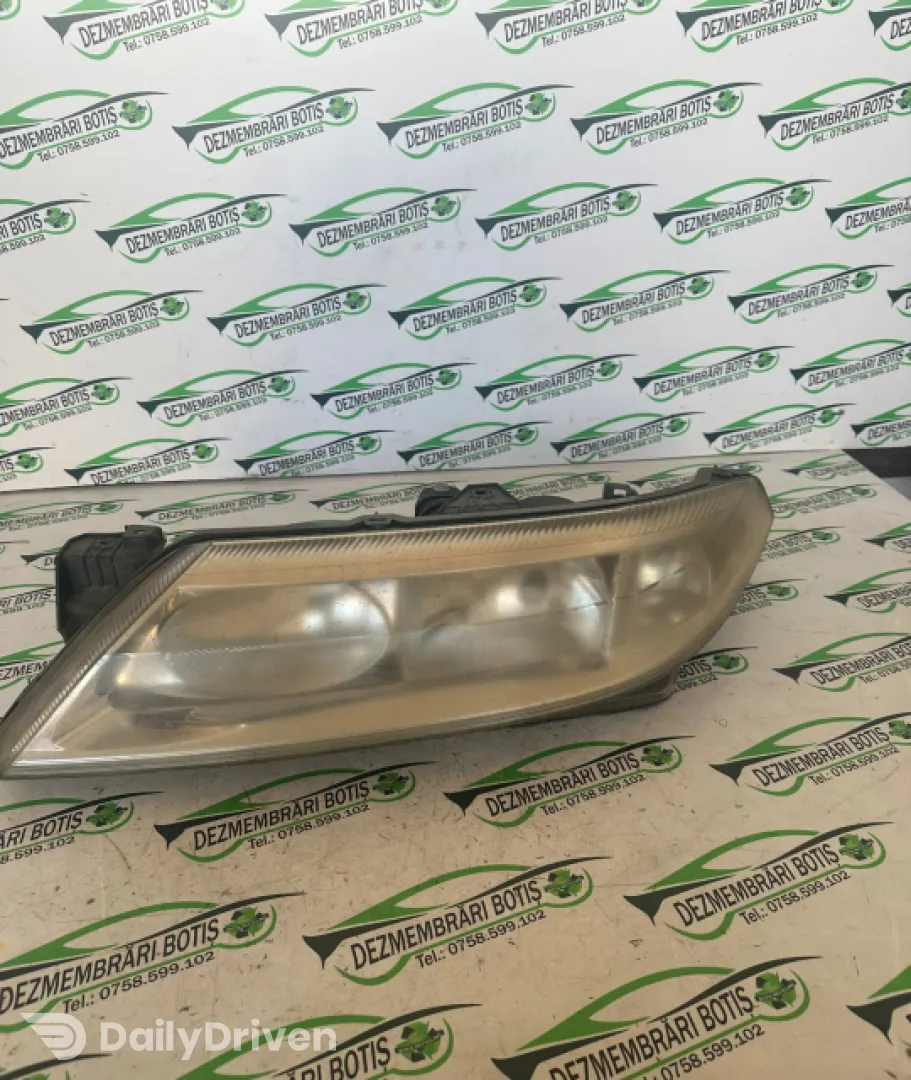 Far stanga Renault Laguna 2 [2001 - 2005] Grandtour wagon 1.6 MT (110 hp)