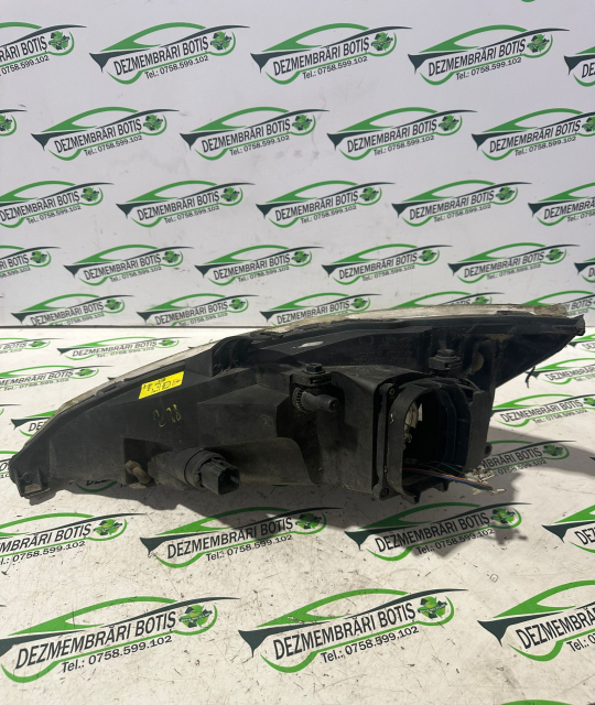Far dreapta Ford Focus  [1998 - 2004] Hatchback 5-usi 1.6 MT (101 hp)