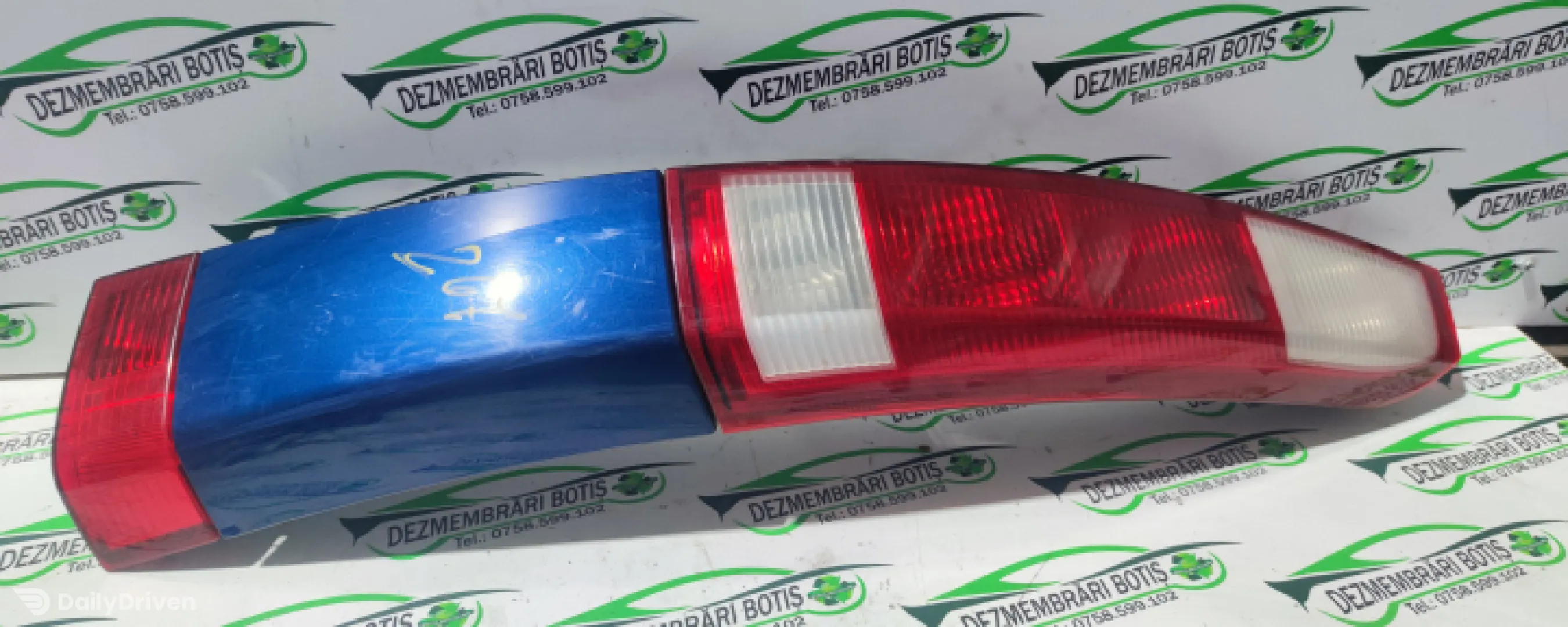 Lampa stop dreapta pe aripa