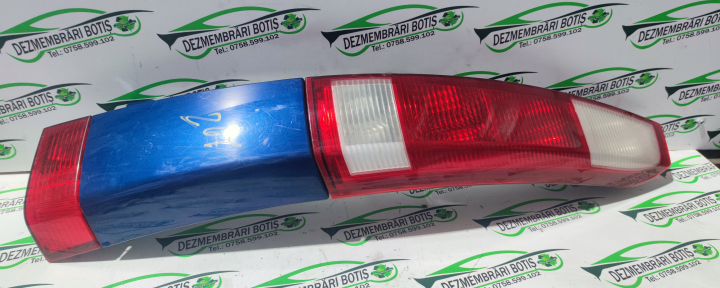 Lampa stop dreapta pe aripa