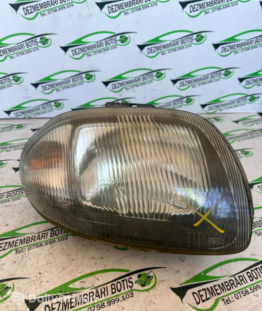 Far dreapta Renault Clio 2 [1998 - 2005] Symbol Sedan 1.4 MT (98 hp)
