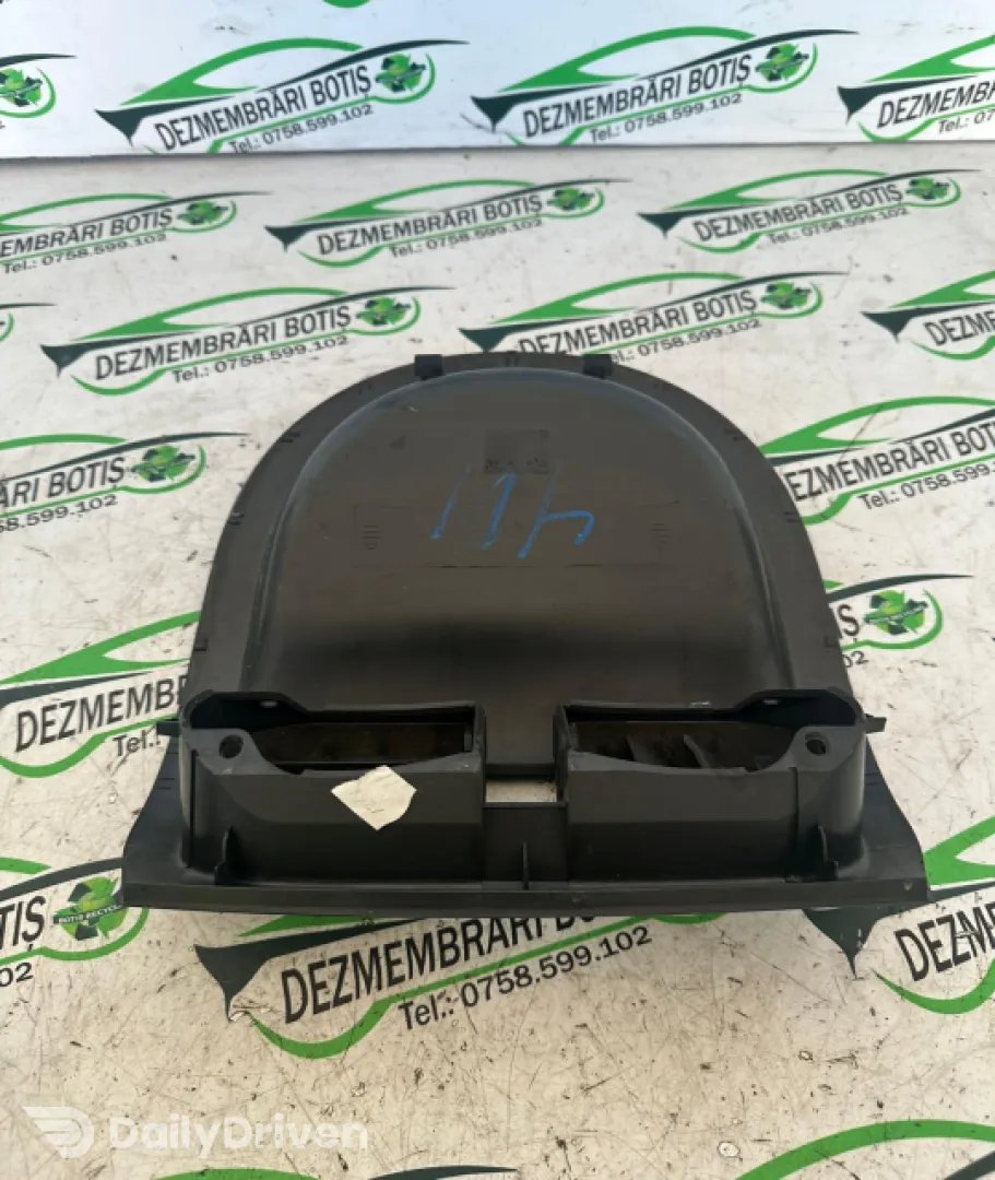 Grila ventilatie bord centru Opel Corsa C [2000 - 2003] Hatchback 5-usi 1.2 MT (75 hp)