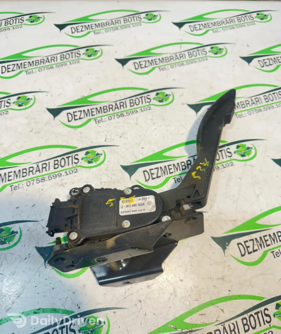 Pedala acceleratie 8200 386 506 Dacia Logan