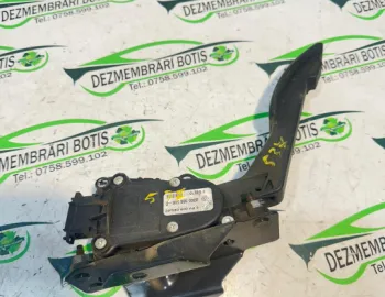 Pedala acceleratie 8200 386 506 Dacia Logan