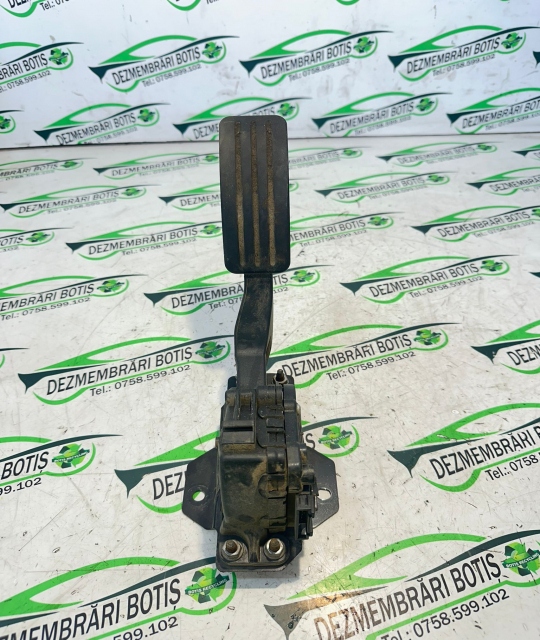 Pedala acceleratie 8200 386 506  Dacia Logan