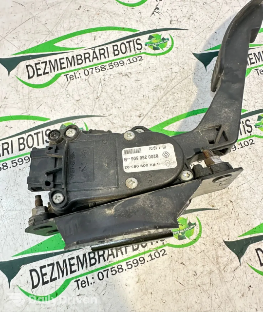 Pedala acceleratie 8200 386 506  Dacia Logan