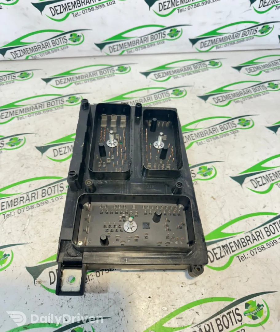 Panou sigurante si relee 13 206 748 Opel Astra H [2004 - 2007] wagon 1.9 CDTI MT (120 hp)