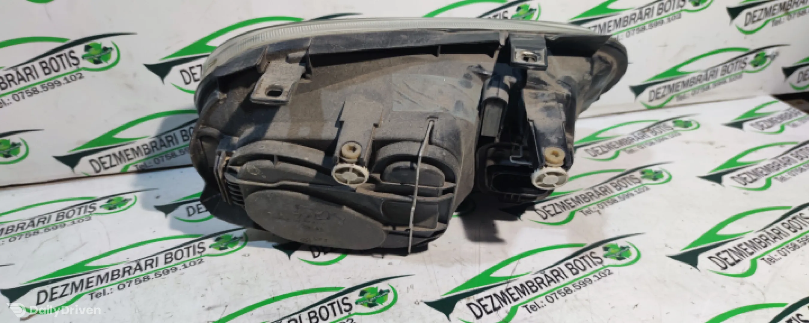 Far stanga Volkswagen VW Golf 4 [1997 - 2006] Hatchback 5-usi 1.6 MT (105 hp)