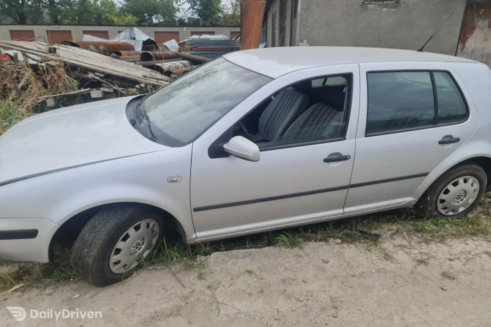 Cric Volkswagen VW Golf 4 [1997 - 2006] Hatchback 5-usi 1.6 MT (105 hp)