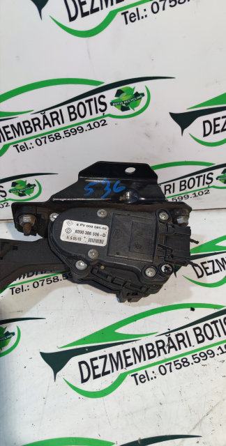 Pedala acceleratie 8200 386 506 D Dacia Logan
