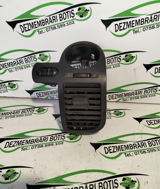Grila ventilatie bord stanga Volkswagen VW Polo 3 6N [facelift] [2000 - 2002] Hatchback 3-usi 1.0 MT (50 hp)
