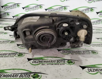 Far dreapta Dacia Logan  [2004 - 2008] Sedan 1.4 MT (75 hp)