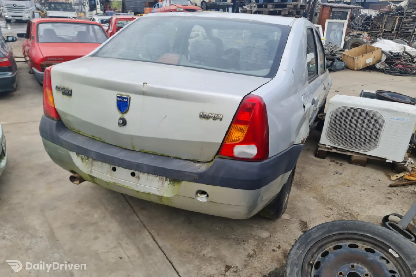 Far dreapta Dacia Logan  [2004 - 2008] Sedan 1.4 MT (75 hp)