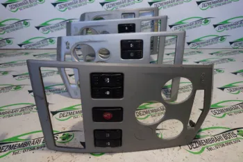Consola centrala Dacia Logan  [2004 - 2008] Sedan 1.4 MT (75 hp)