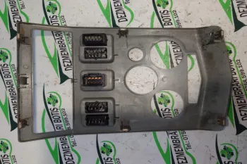Consola centrala Dacia Logan  [2004 - 2008] Sedan 1.4 MT (75 hp)