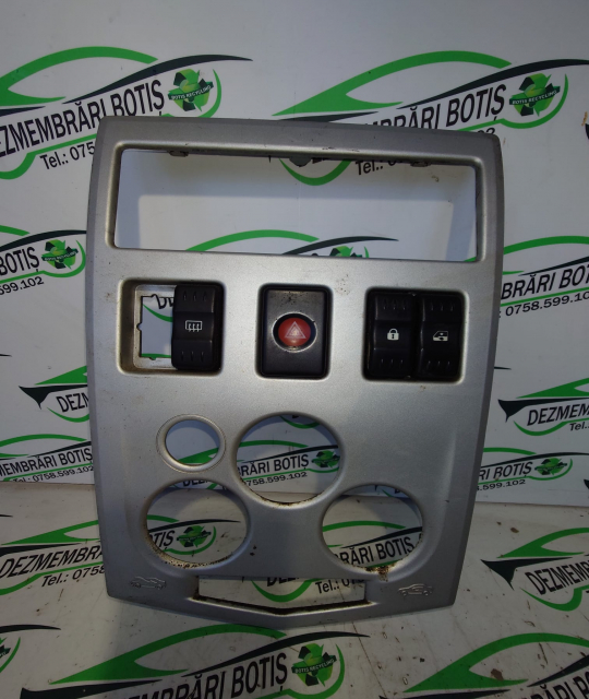 Consola centrala Dacia Logan  [2004 - 2008] Sedan 1.4 MT (75 hp)
