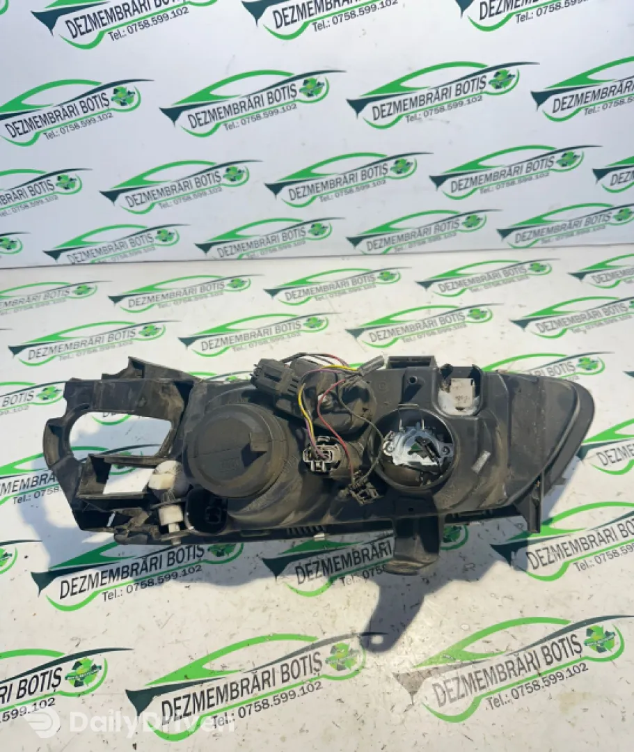 Far dreapta 89004855 Nissan Almera N15 [1995 - 2000] Hatchback 5-usi 2.0 D MT (75 hp)