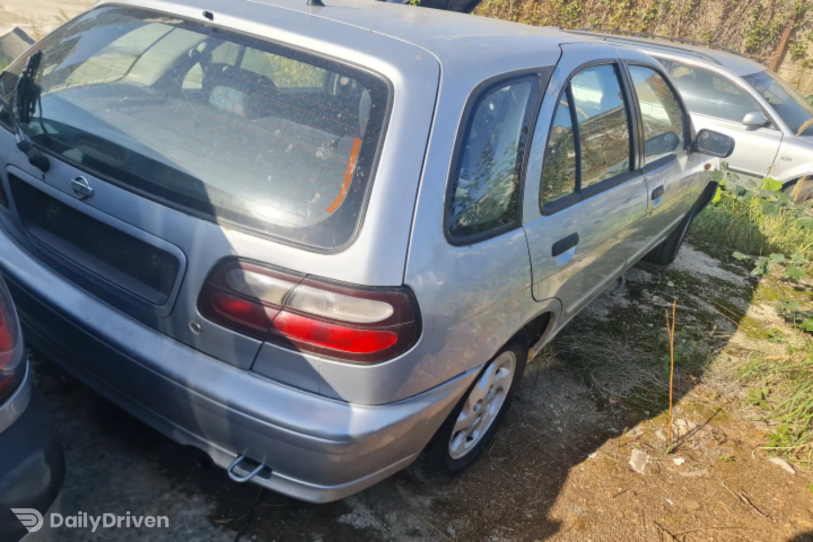 Far dreapta 89004855 Nissan Almera N15 [1995 - 2000] Hatchback 5-usi 2.0 D MT (75 hp)