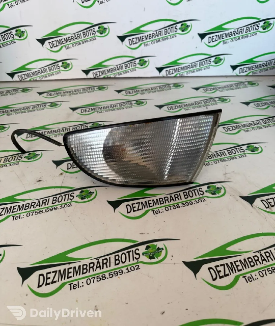 Lampa semnalizare pe aripa fata dreapta Audi A4 B5 [1994 - 1999] Sedan 1.8 MT (125 hp)