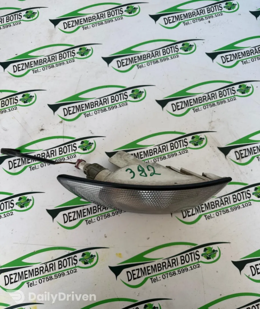 Lampa semnalizare pe aripa fata dreapta Audi A4 B5 [1994 - 1999] Sedan 1.8 MT (125 hp)
