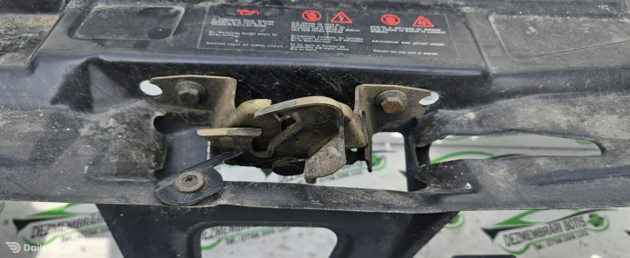 Broasca capota motor Volkswagen VW Polo 3 6N [1994 - 2001] Classic Sedan 1.9 D MT (64 hp)