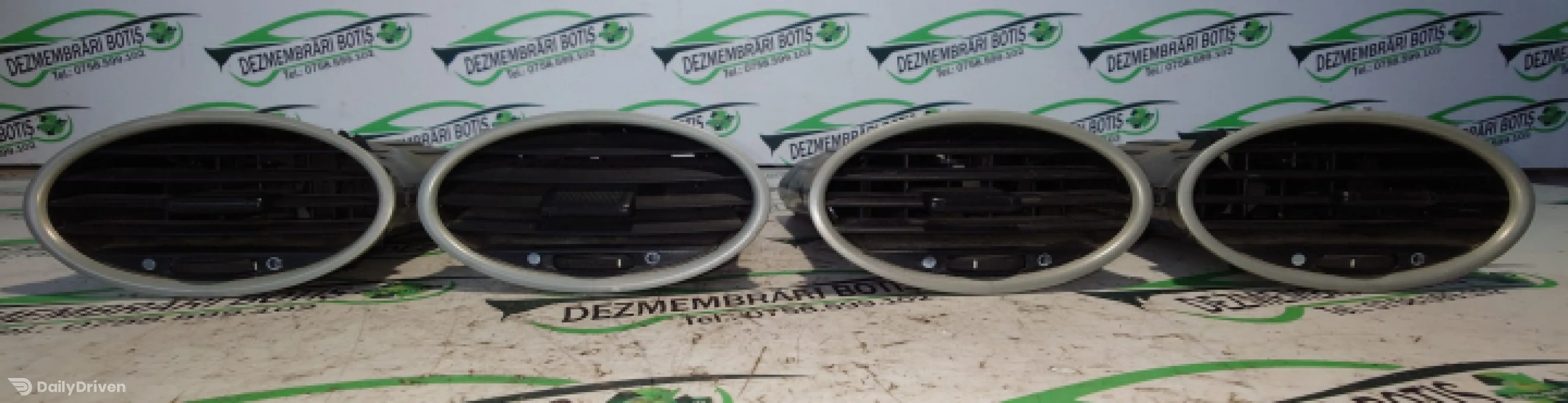 Grila ventilatie bord stanga Ford Focus 2 [2004 - 2008] Hatchback 5-usi 1.6 TDCi MT (109 hp)