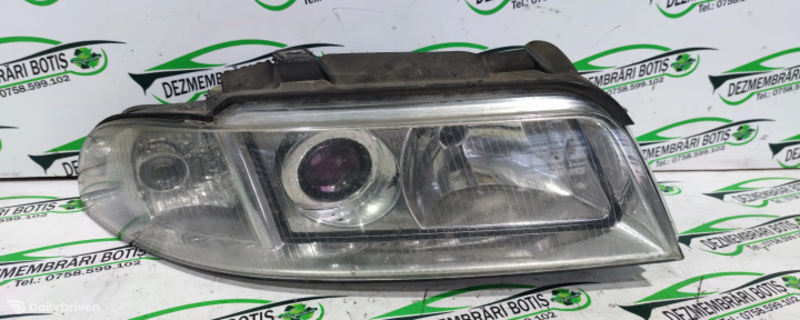 Far dreapta cu Xenon Audi A4 B5 [1994 - 1999] Sedan 1.6 MT (101 hp)