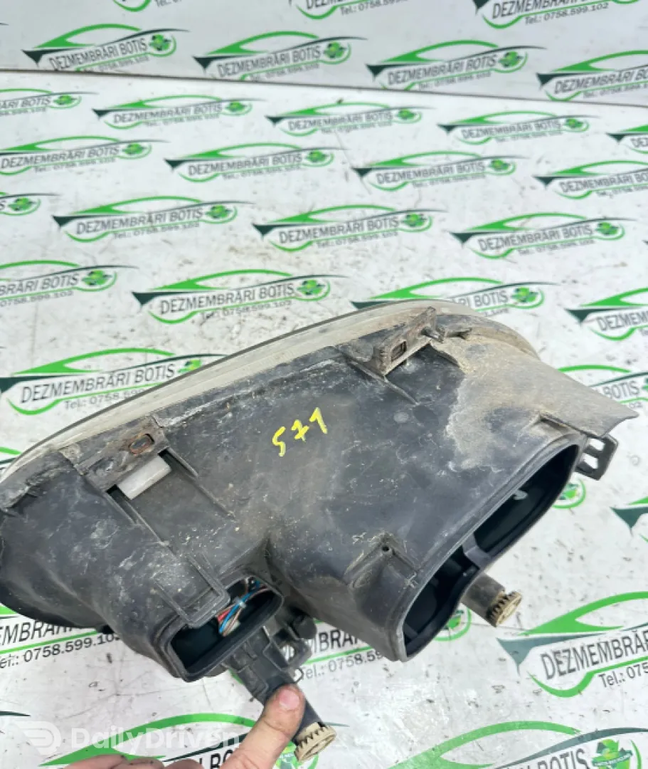 Far stanga Volkswagen VW Golf 4 [1997 - 2006] wagon 1.9 TDI MT (101 hp)