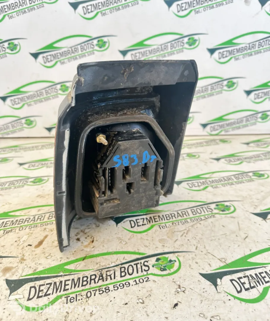 Lampa / Tripla stop dreapta pe aripa Volkswagen VW Passat B3 [1988 - 1993] wagon