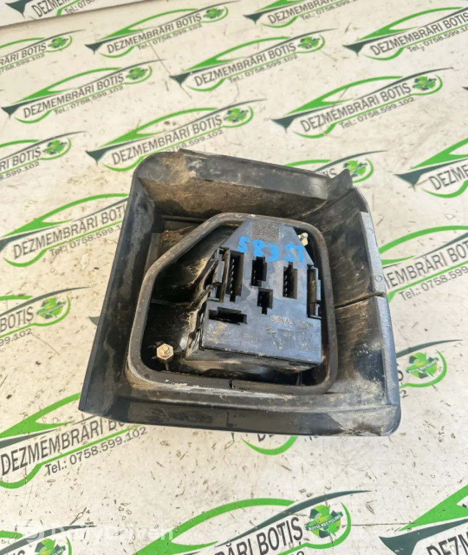 Lampa / Tripla stop stanga pe aripa Volkswagen VW Passat B3 [1988 - 1993] wagon