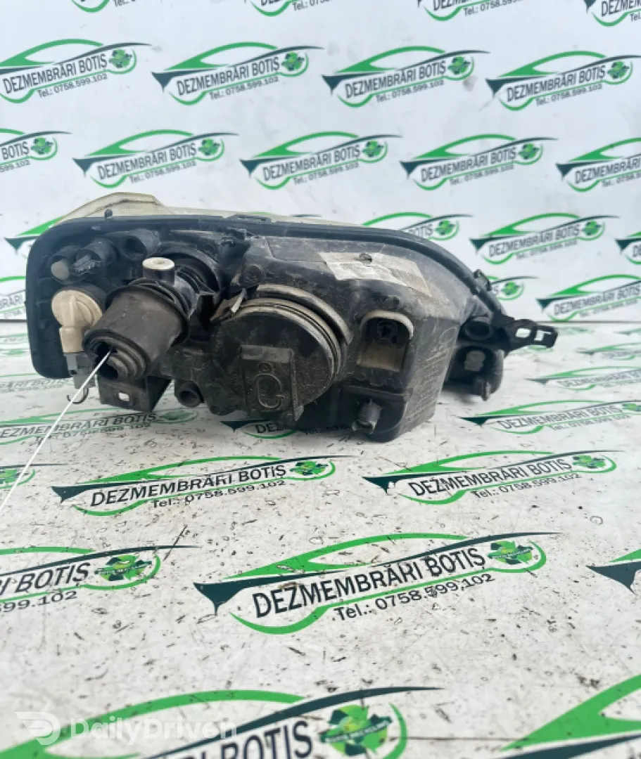 Far stanga 8200211005 Dacia Logan  [2004 - 2008] Sedan 1.5 D MT (70 hp)