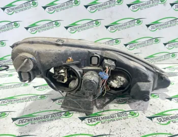 Far stanga Volkswagen VW Golf 4 [1997 - 2006] Hatchback 5-usi 1.4 MT (75 hp)
