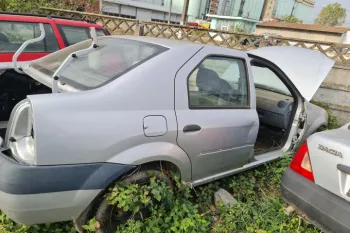 Far dreapta Dacia Logan  [2004 - 2008] Sedan 1.4 MT (75 hp)