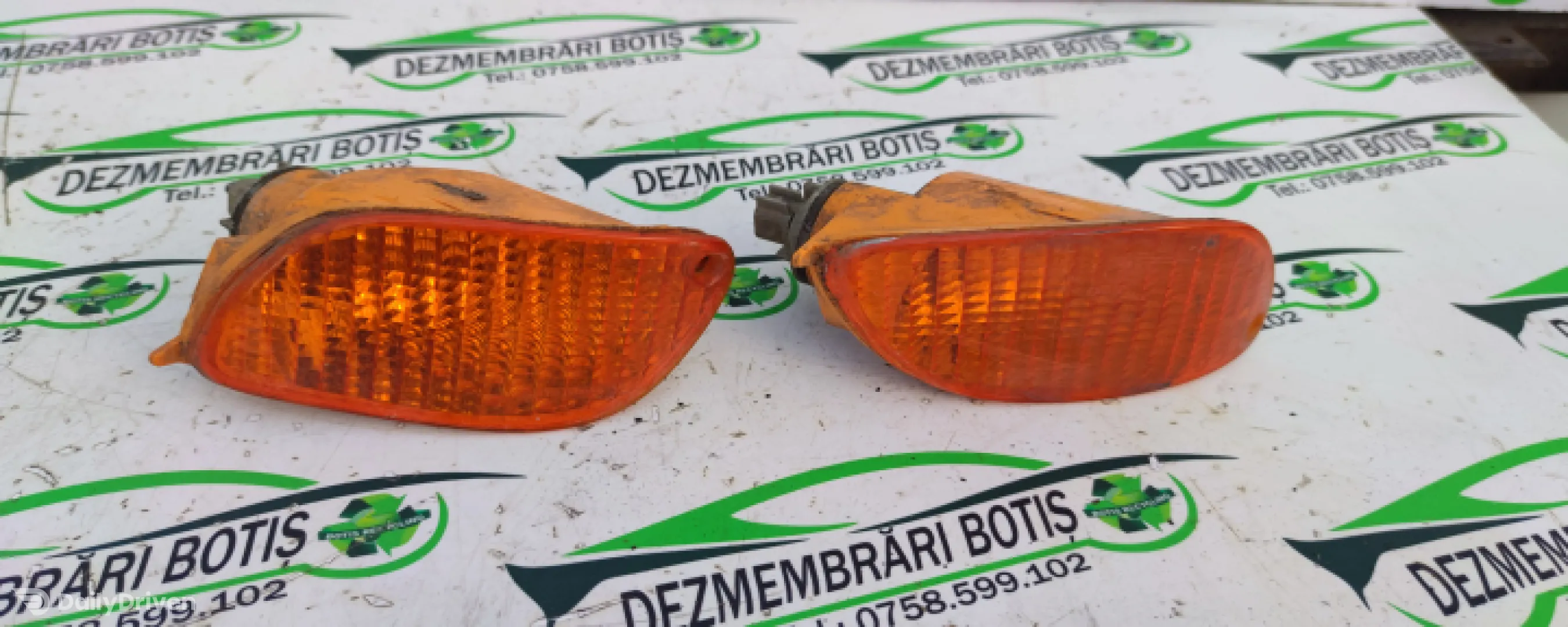 Lampa semnalizare fata dreapta Ford Focus  [1998 - 2004] Sedan 4-usi 1.6 MT (101 hp)