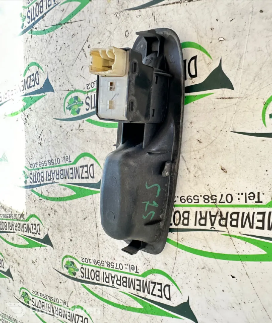 Buton geam pasager fata dreapta Hyundai Accent X3 [facelift] [1997 - 2000] Sedan 1.3 MT (85 hp)