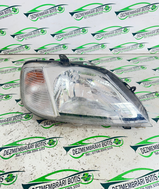 Far dreapta Dacia Logan  [2004 - 2008] Sedan 1.4 MT (75 hp)