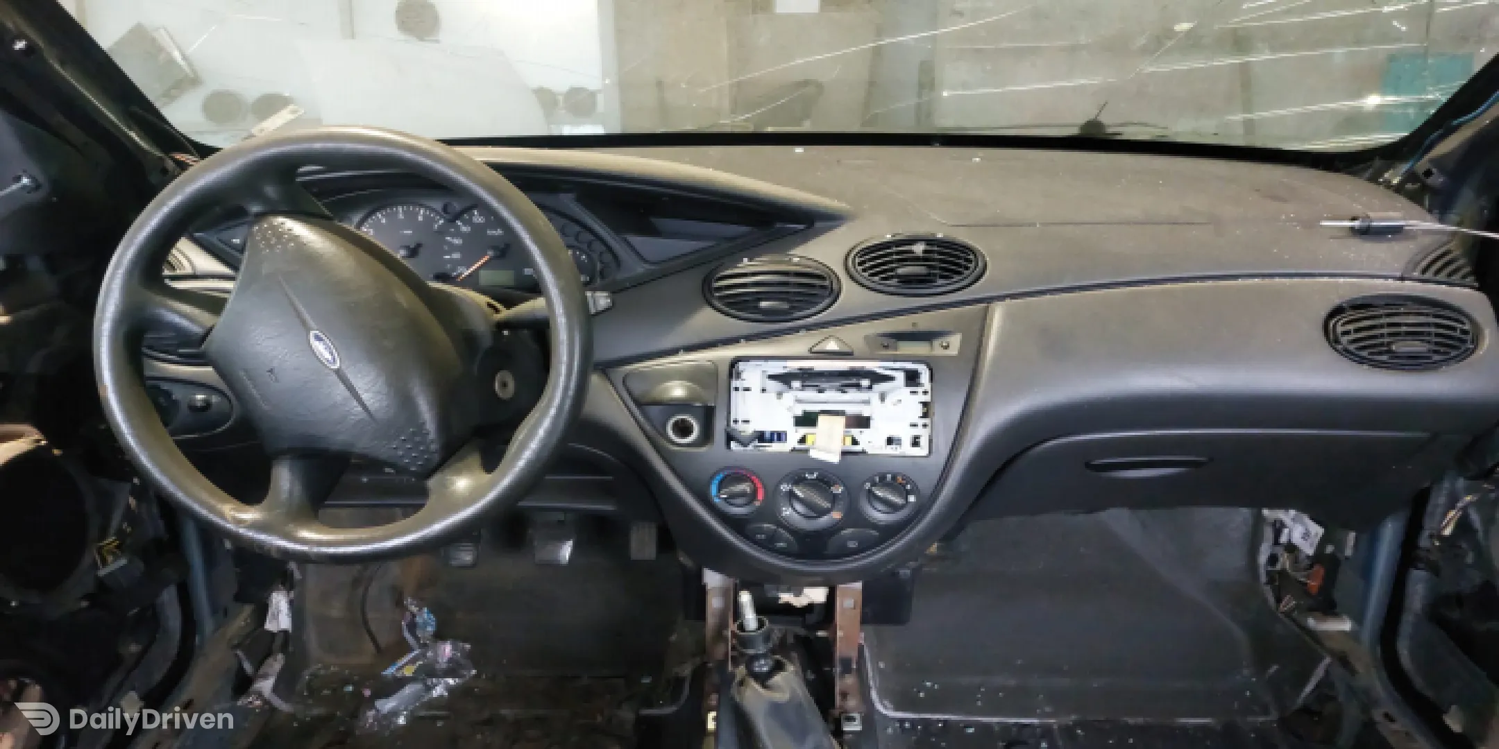 Far stanga Ford Focus  [1998 - 2004] wagon 5-usi 1.8 TDi MT (75 hp)