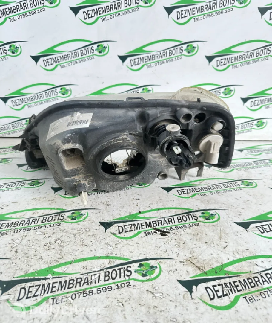 Far dreapta 8200211006 Dacia Logan  [2004 - 2008] Sedan 1.5DCi MT (68hp)