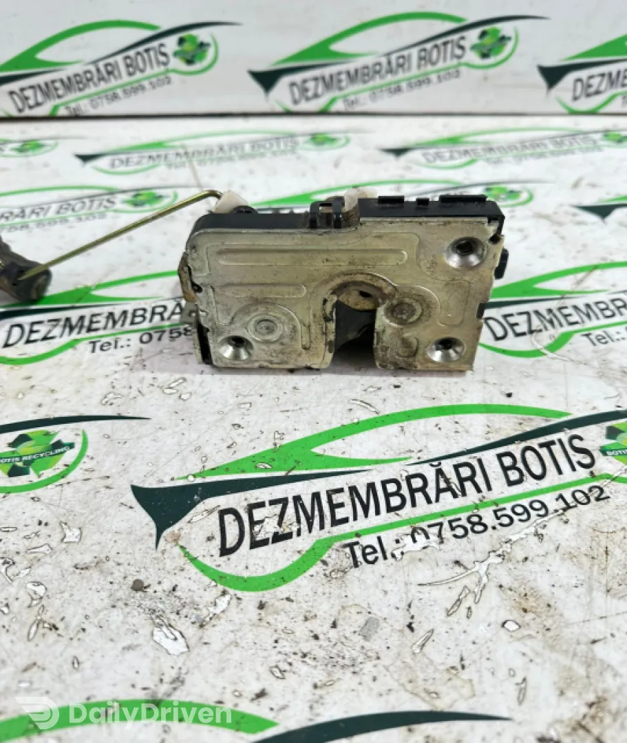 Broasca usa fata dreapta Dacia Logan  [2004 - 2008] Sedan 1.4 MT (75 hp)