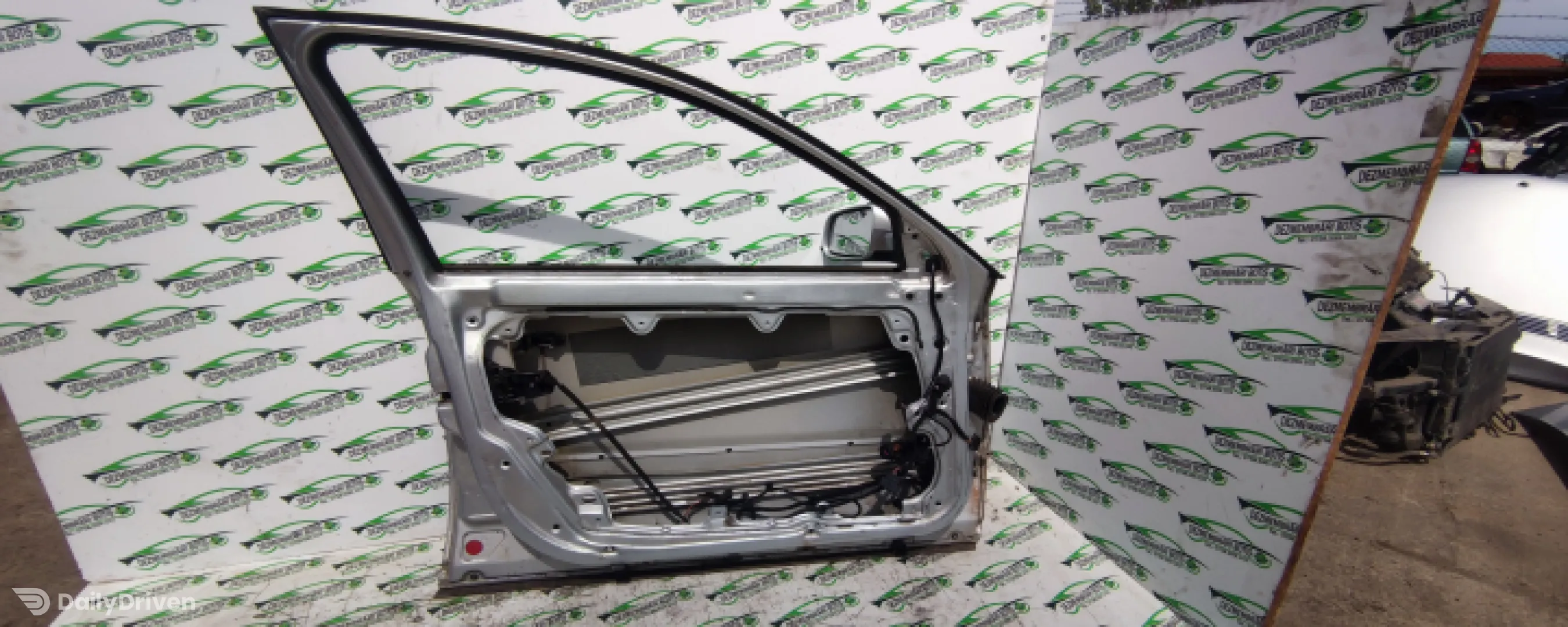 Usa / Portiera fata stanga /660 Volkswagen VW Passat B5.5 [facelift] [2000 - 2005] Sedan 1.6 MT (102 hp)