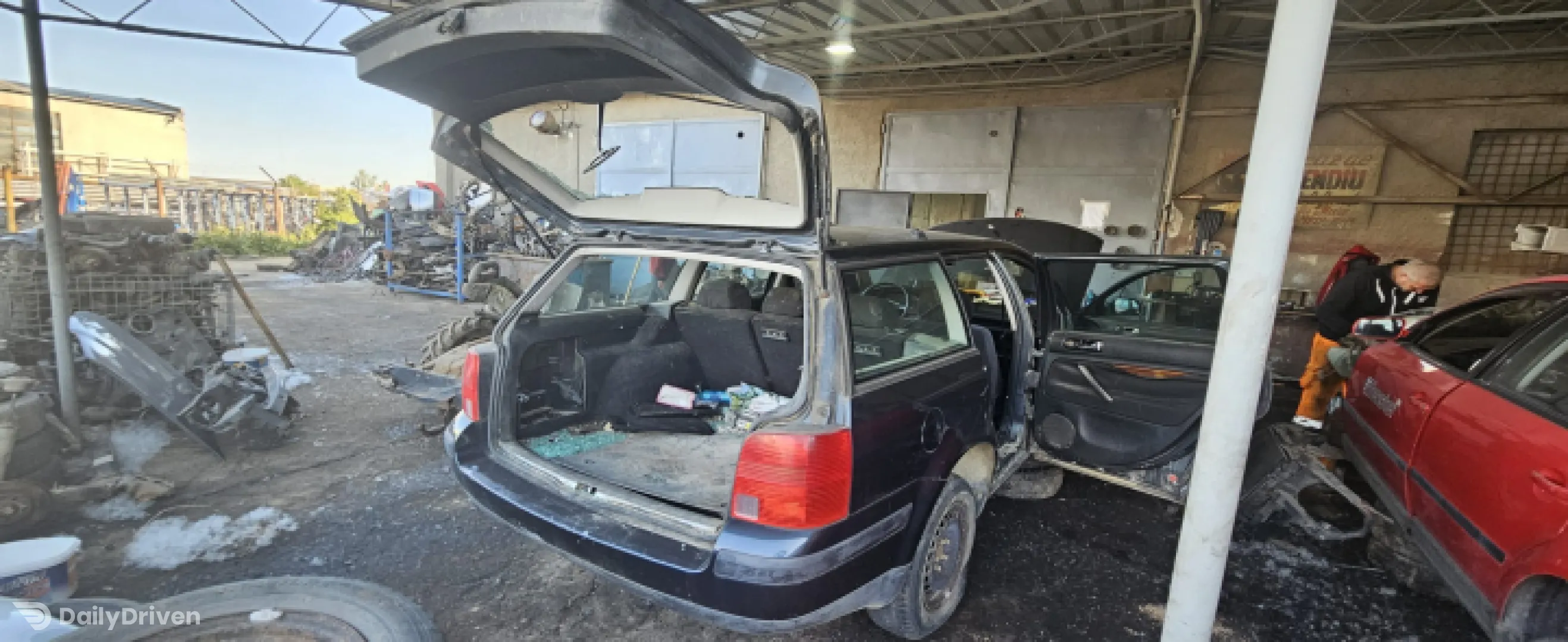 Amortizor capota motor /657 Volkswagen VW Passat B5 [1996 - 2000] wagon 1.9 TDI AT (115 hp)