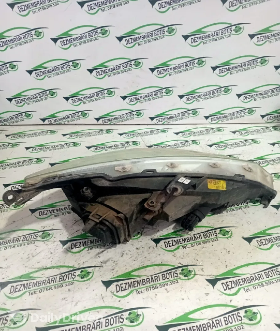 Far stanga Ford Focus  [1998 - 2004] Hatchback 5-usi 1.4 MT (75 hp)