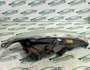 Far stanga Ford Focus  [1998 - 2004] Hatchback 5-usi 1.4 MT (75 hp)