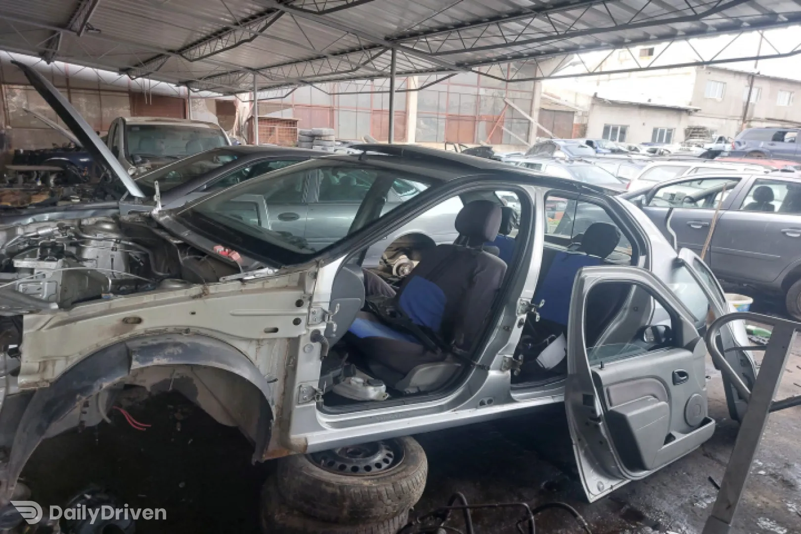 Portbagaj auto Dacia Logan  [2004 - 2008] Sedan 1.4 MT (75 hp)