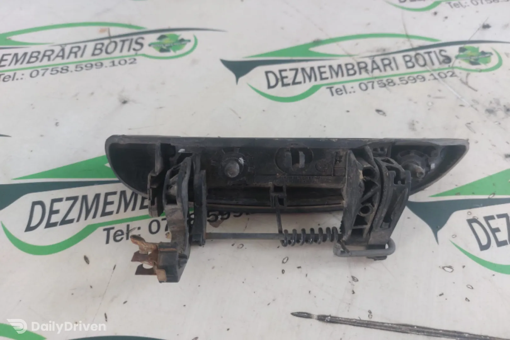 Maner deschidere din exterior usa fata dreapta Dacia Logan  [2004 - 2008] Sedan 1.5dci MT (65hp)