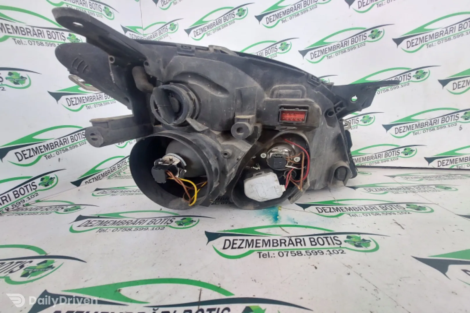 Far stanga Opel Vectra C [2002 - 2005] Sedan 4-usi 2.0 DTI MT (101 hp)