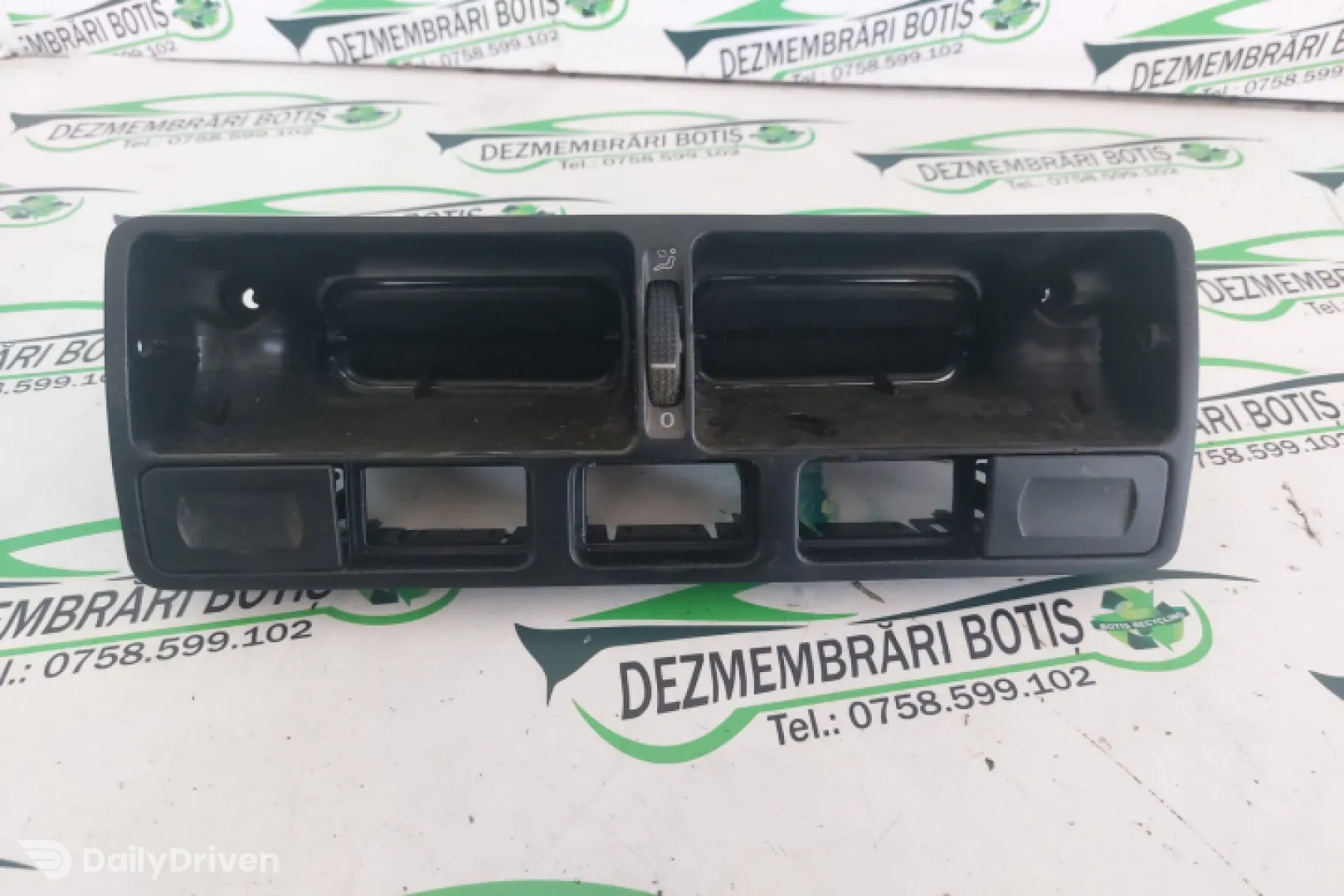 Grila ventilatie bord centru Volkswagen VW Golf 4 [1997 - 2006] Hatchback 5-usi 1.4 MT (75 hp)