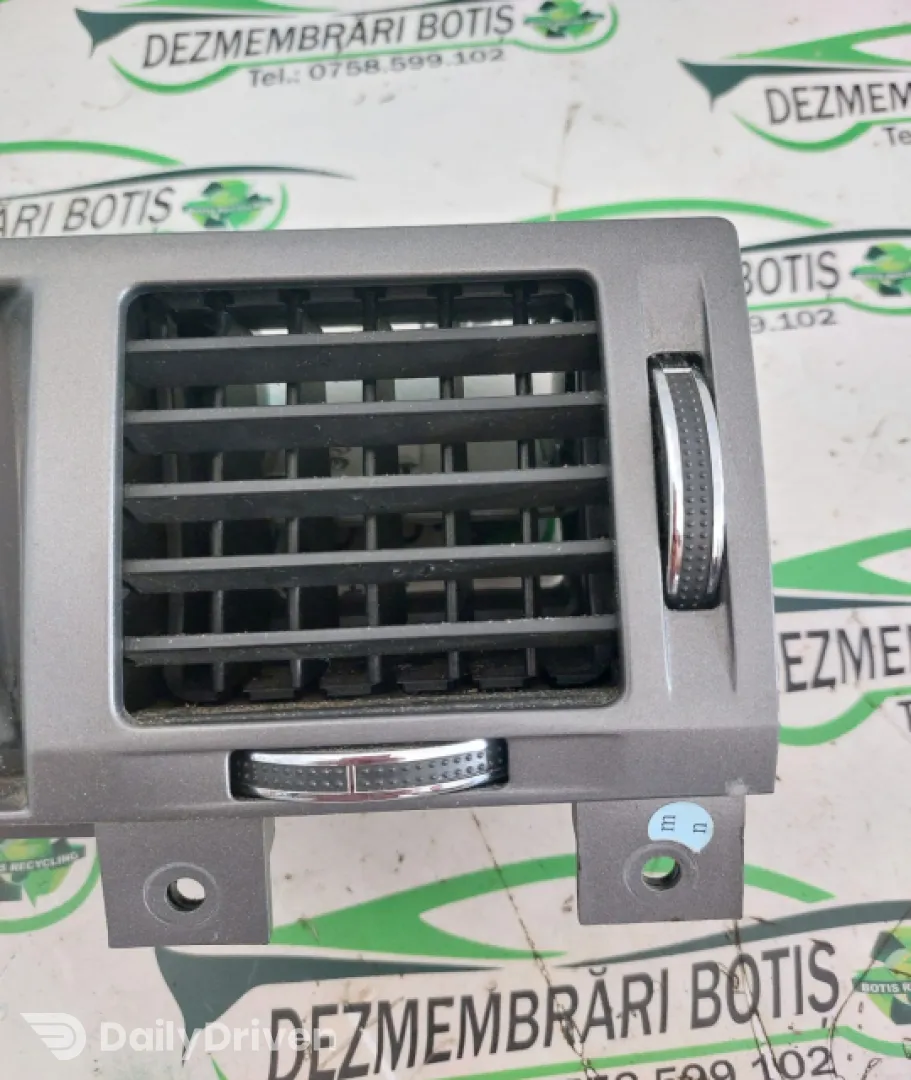 Grila ventilatie bord centru 09177133 Opel Vectra C [2002 - 2005] Sedan 4-usi 2.0 DTI MT (101 hp)